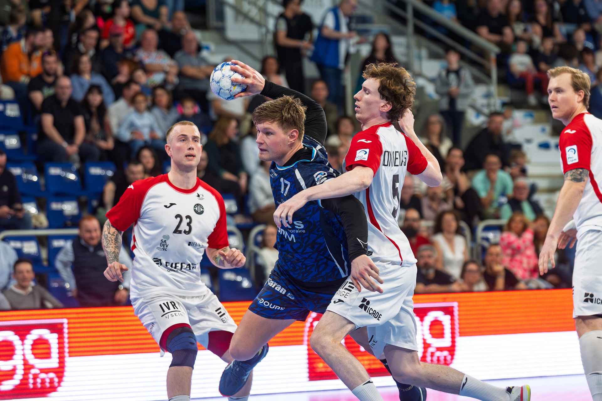 DSC01121.jpg_compressed