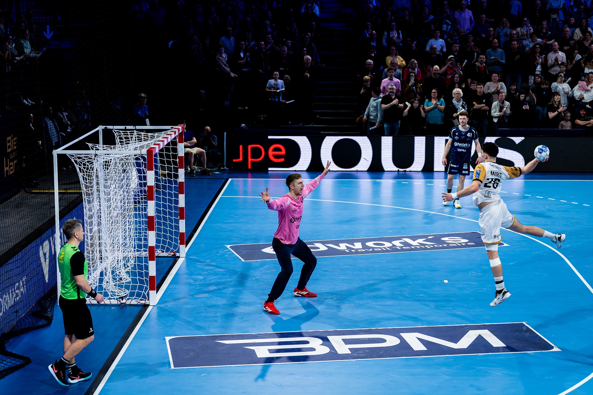 DSC01868.jpg_compressed