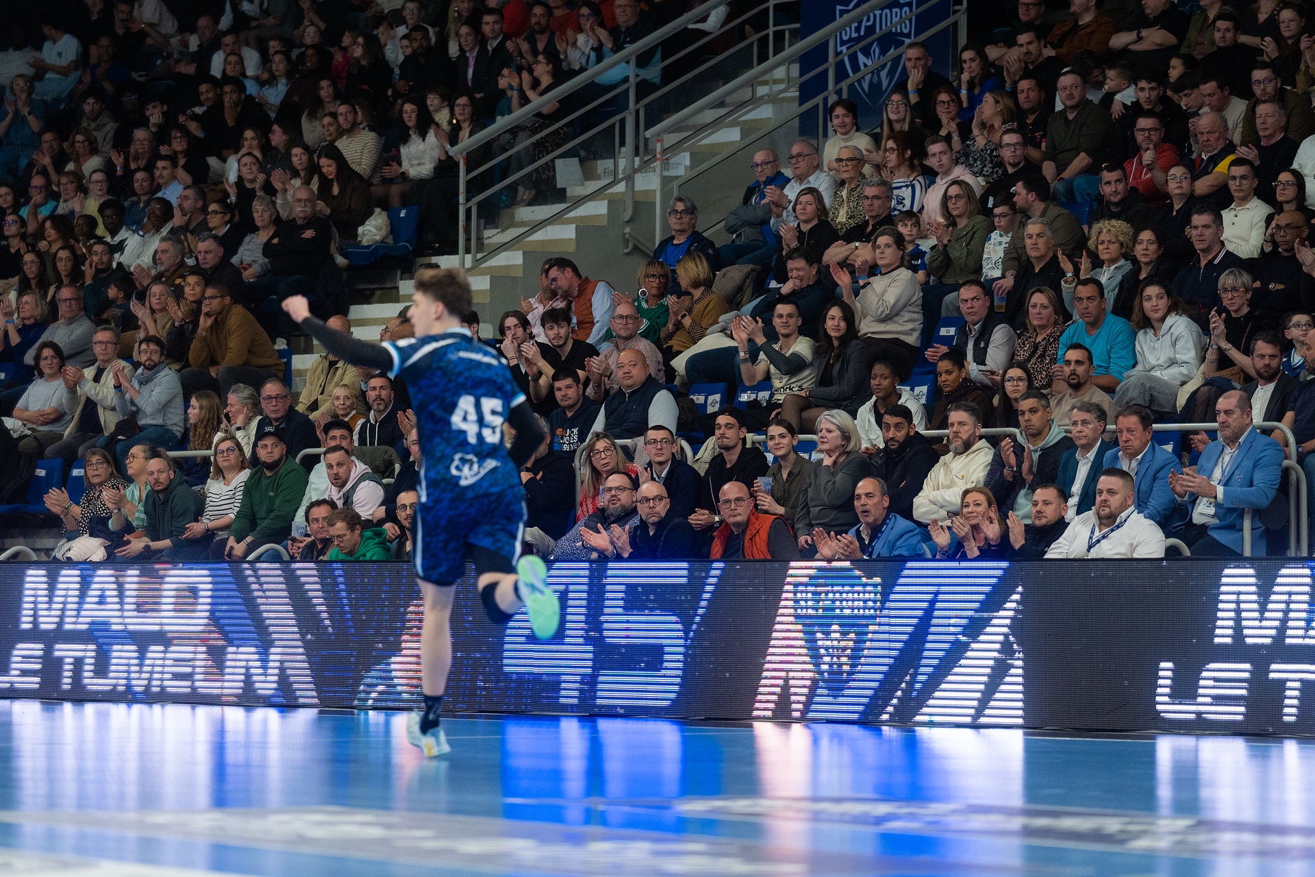 DSC04654.jpg_compressed