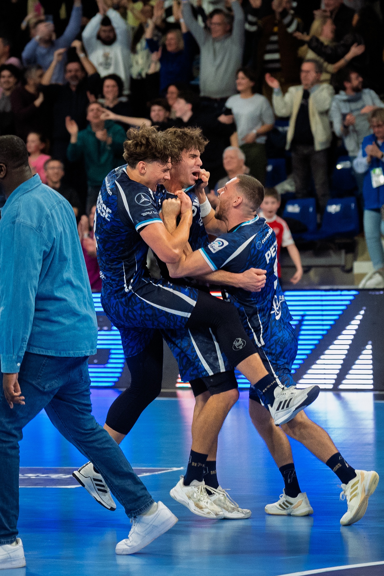 DSC06379.jpg_compressed