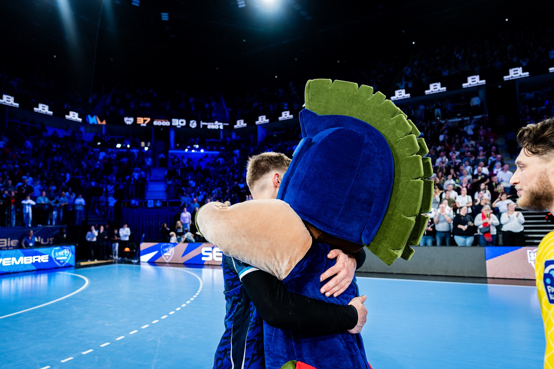 DSC07332.jpg_compressed