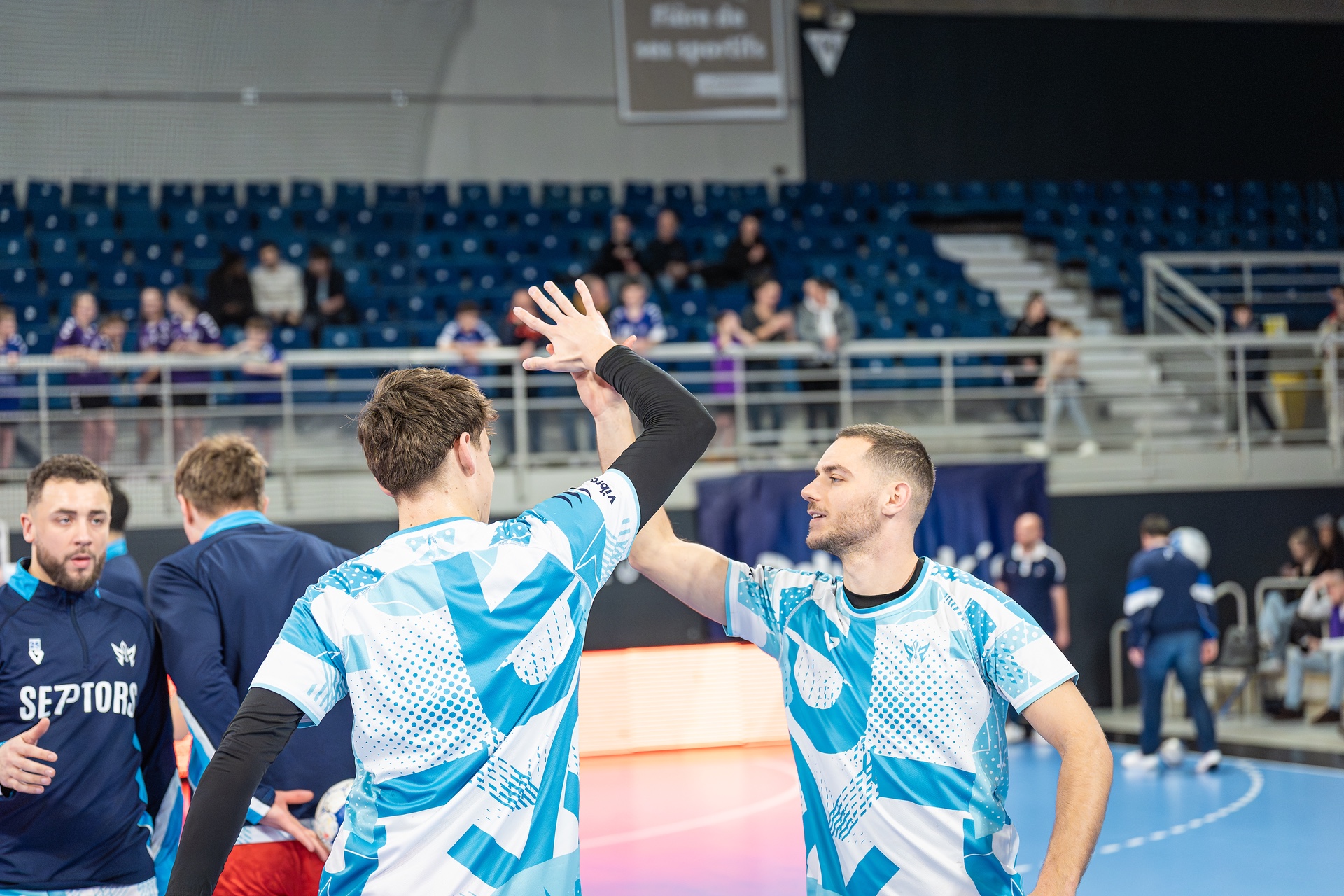 DSC07858.jpg_compressed