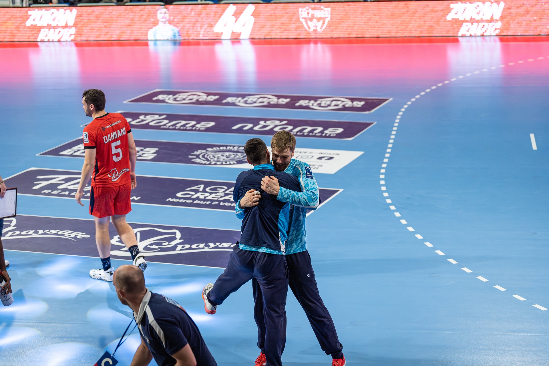 DSC08872.jpg_compressed